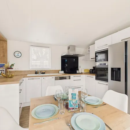 Piscine Chauffee Commune, 2 Adultes 2 Enfants Chalé