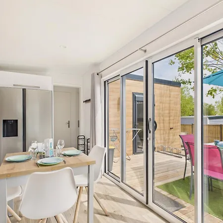 Piscine Chauffee Commune, 2 Adultes 2 Enfants *