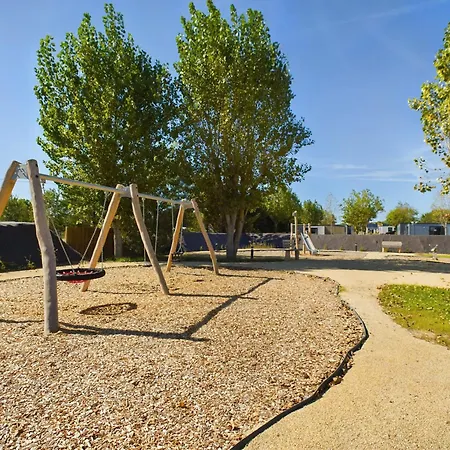 샬레 Piscine Chauffee Commune, 2 Adultes 2 Enfants *