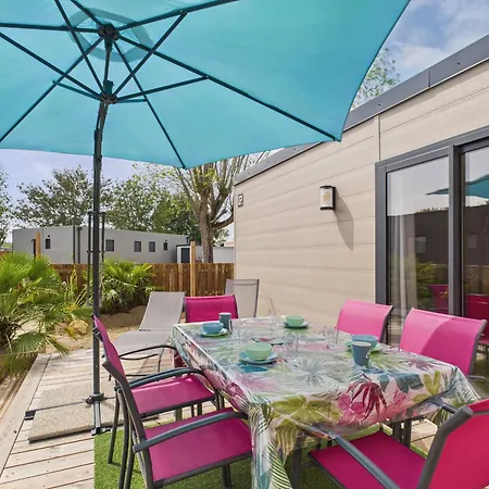 בקתה Piscine Chauffee Commune, 2 Adultes 2 Enfants *