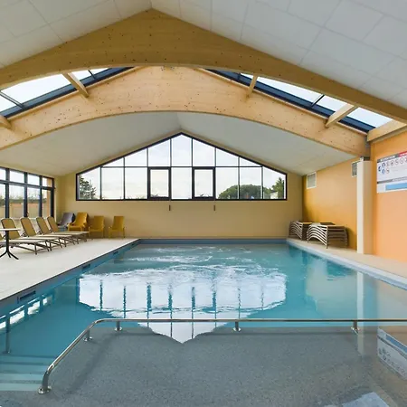 בקתה Piscine Chauffee Commune, 2 Adultes 2 Enfants