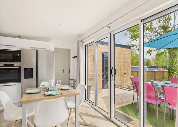 Piscine Chauffee Commune, 2 Adultes 2 Enfants *