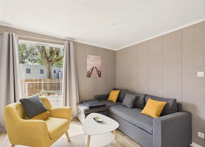 Piscine Chauffee Commune, 2 Adultes 2 Enfants